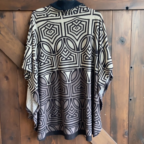Funsport size XL hi-low poncho sweater - Picture 2 of 4